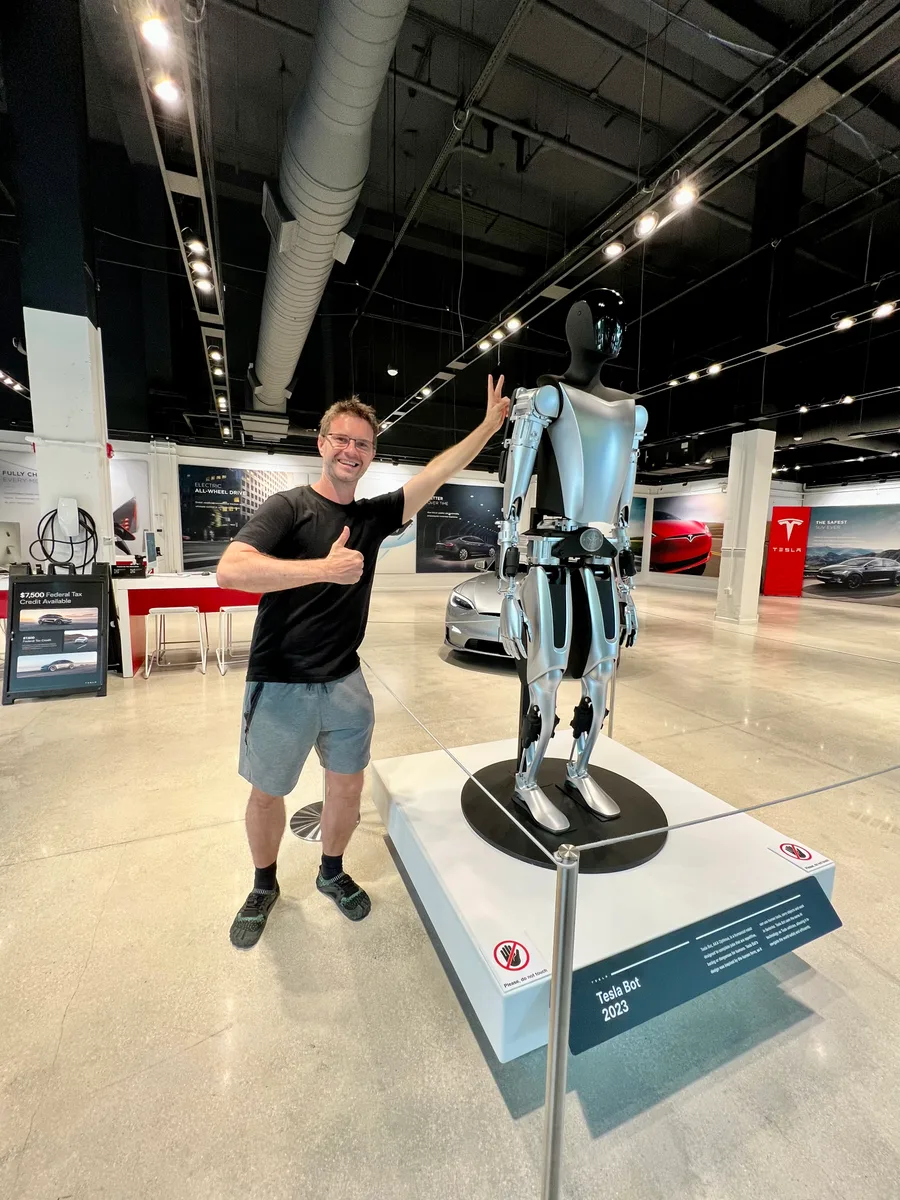 Zdeněk z První pozice u robota Tesla Bot (Optimus)